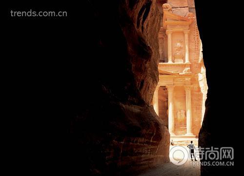 古希腊建筑与古代东方传统在佩特拉城内交汇相融，完美结合。
