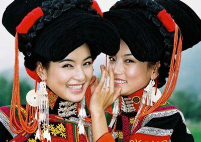 漂亮的彝族姑娘