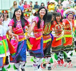 台湾阿美族人举行丰年祭
