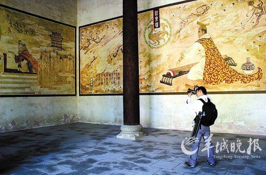 舜帝陵分为两个自然院落，主要建筑有玉带桥、神道、山门、午门、拜殿、正殿、寝殿、左右厢房、左右碑房和碑廊等，三面宫墙环绕，结构严谨，是我国始祖陵中最高最大的陵，被称为“华夏第一陵”。