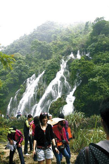 贵州荔波小七孔风景区内的拉雅瀑布(陈庆 东方IC)
