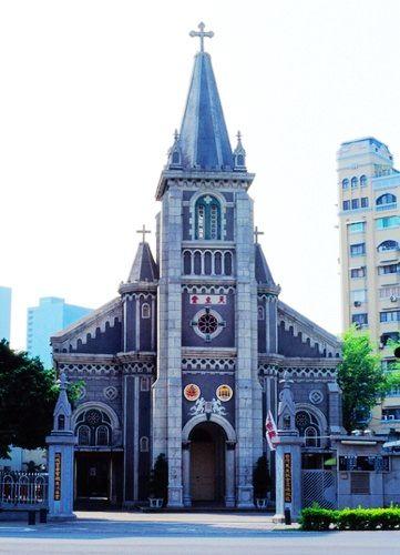 玫瑰圣母堂外观为哥德式优美华丽的建筑