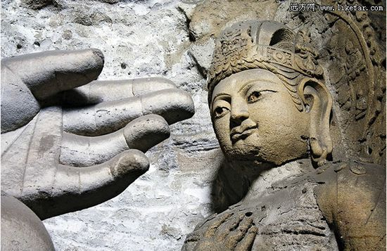 胁侍菩萨面容英俊 作者：王宁