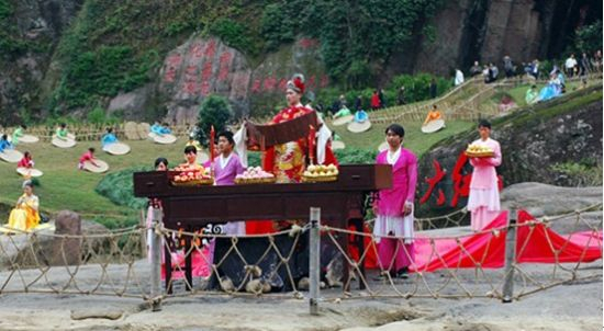 图为：茶人祀茶 武夷再现千年古茶韵文化