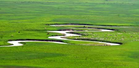 弯弯的河流就像美丽的哈达