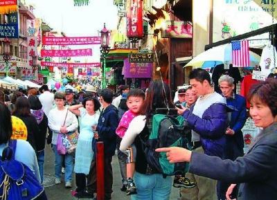唐人街里人流熙熙攘攘