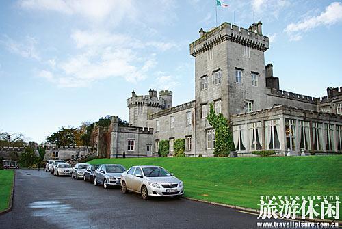 阿黛尔拥有众多茅草屋、高贵神秘的城堡