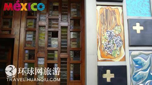走到近前一看，大门非常漂亮，像艺术品。