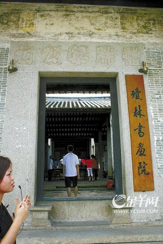 点击图片进入下一页