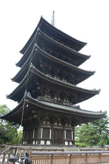 奈良五重塔完全是唐代木塔的模样，类似风格的木塔，在日本有很多。但在中国，木塔的样子，早变了。 李天扬摄