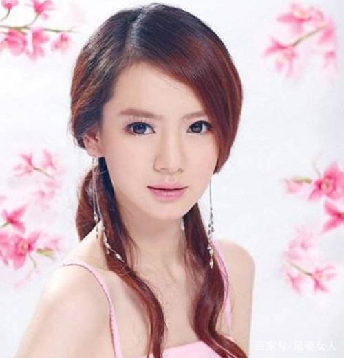斜刘海怎么扎好看？女生斜刘海扎发发型，百搭又显气质