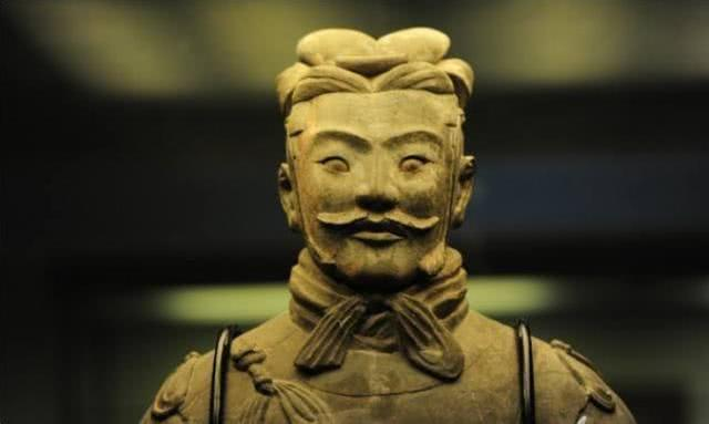 秦朝青铜剑出土,让世界震撼,学者:难怪兵马俑里没什么铁制兵器