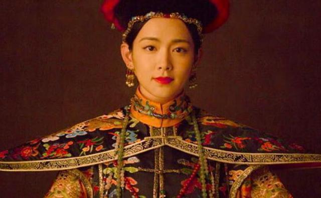 她入宫就被封为嫔,生下一子夭折,后半生不受宠却熬死令妃