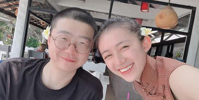 李诞老婆卖衣服，未修图曝光，遭网友吐槽：真实的卖家秀这么丑？