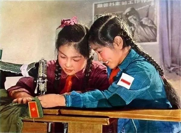 18幅风情年画,带你穿越回六十年代的中国|民间|生活|状态|油画|十分_新浪新闻