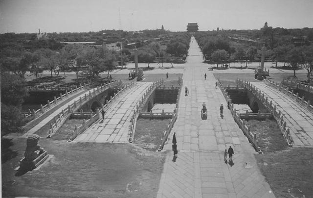 新中国首次修建天安门广场:变动很小,但一个举动让梁思成不满意|天安门广场|梁思成|天安门_新浪新闻