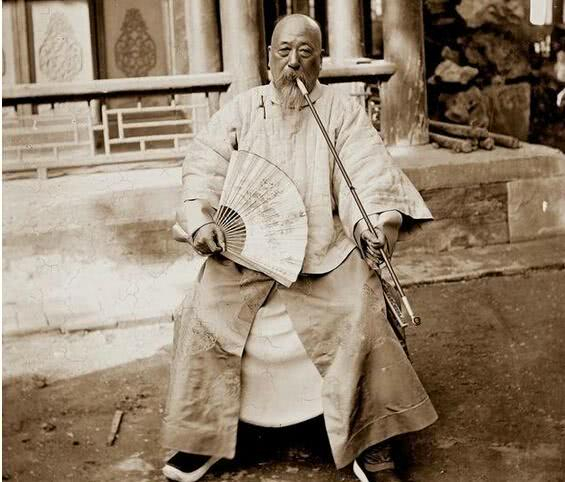 清朝官员老照片,和珅的真实画像,和电视剧相差甚远!|和珅|画像|电视剧|小妾|董恂_新浪新闻