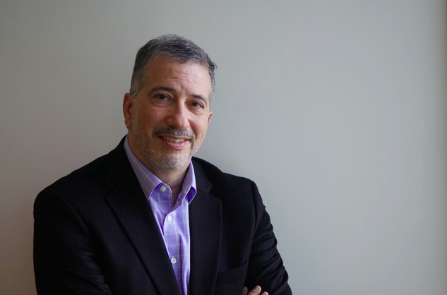 （图为密涅瓦大学计算机科学院院长霍尔曼）