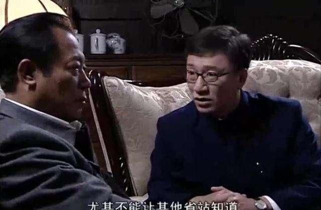 《潜伏》剧中超有爱的一幕,是站长,余则成