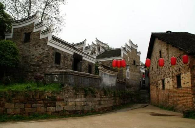 中国最看重风水的古村,建筑违背常理,即便房子无人住也没蜘蛛网_新浪新闻