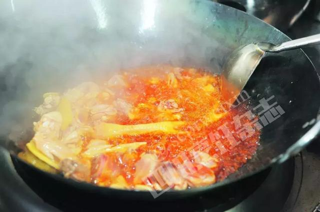 爆炒类菜肴如何做到“亮油爆汁”?大厨教你一招,掌握制作技巧!|菜肴|亮油|勾芡_新浪新闻