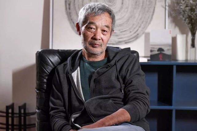 他曾因拍摄《蓝风筝》被禁导十年, 如今回归导演执导《树王》