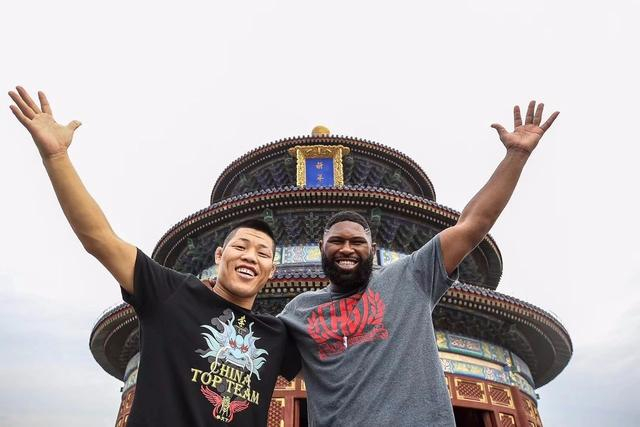 One Night in Beijing，「UFC」站在了中国格斗八角笼的中间|李景亮_新浪新闻