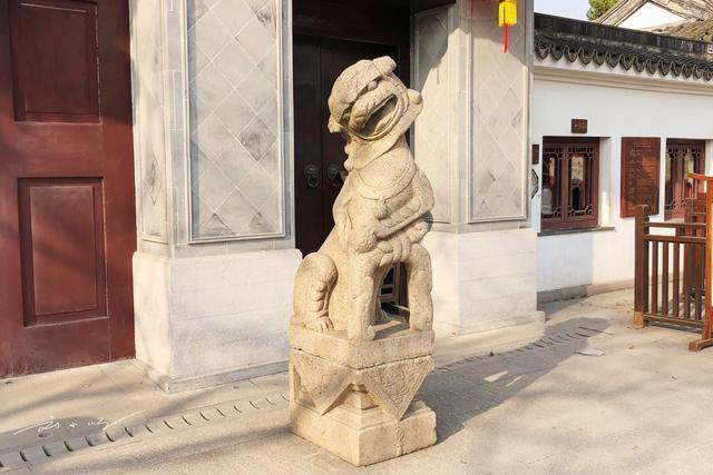 中国“饿”的最惨的石狮子,瘦到皮包骨,游客:确定是来镇妖的?