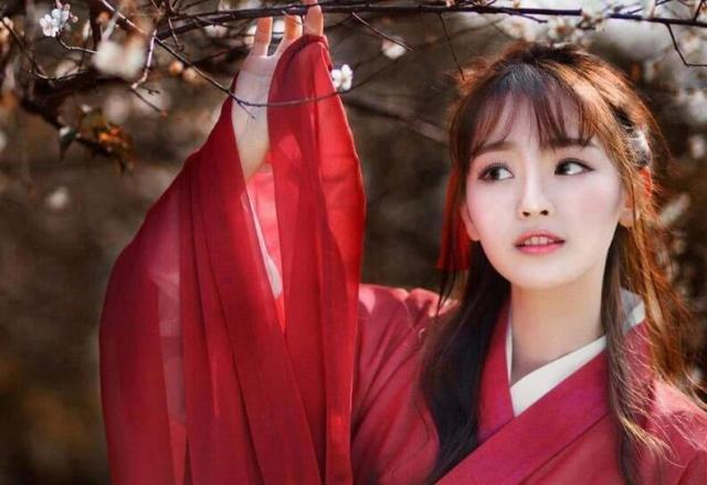 她是女版刘备，虽是皇后却日日向贵妃请安，皇帝赞叹：真是贤妻