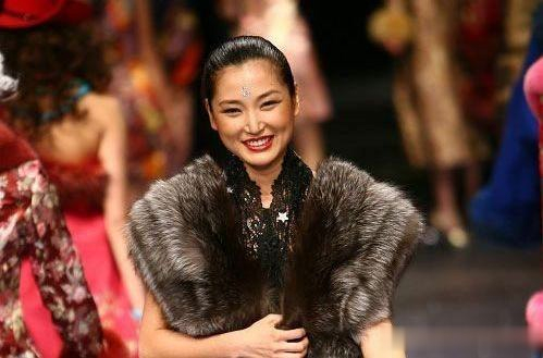 陈娟红,一个从纺织厂工人出身的“中国第一国际超模”!|_新浪新闻