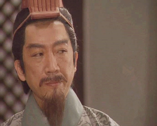 《三国演义》曹仁骑白马上城以振军心,历史上他却为何杀了白马?|关羽_新浪新闻