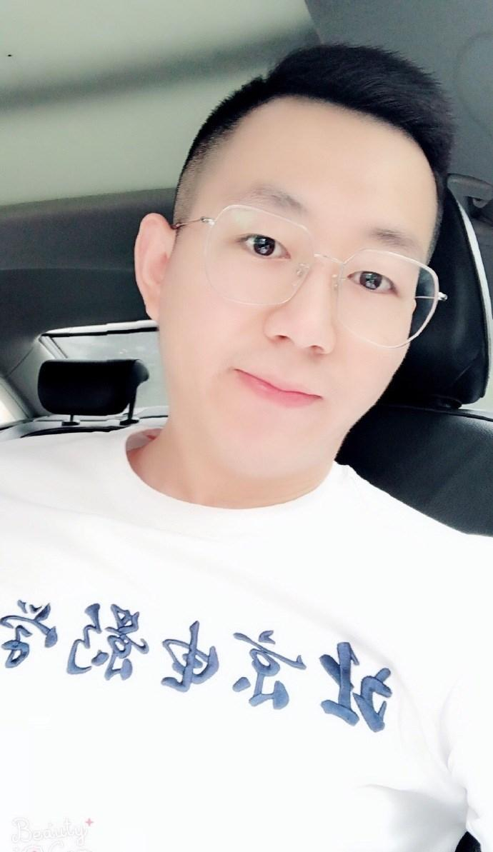 粉丝资源也都给了王小源,加上阿哲离开ir,王小源也成了ir公会的准一哥
