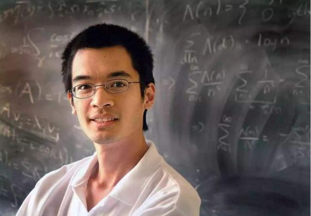 他，数学天才，IQ高达230，21岁当博士，24岁成顶尖大学终身教授