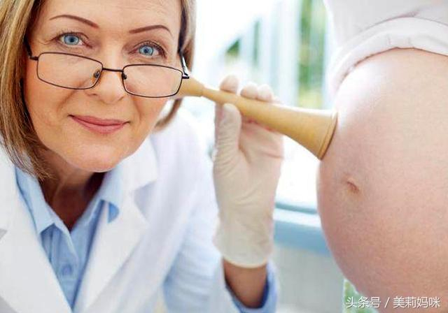 胎动：胎儿总踢右边怎么回事？听完医生讲解后准妈妈终于放心了|_新浪新闻