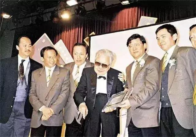 香港电影一代枭雄张彻江湖地位有多高?看看他培养了多少大导演?
