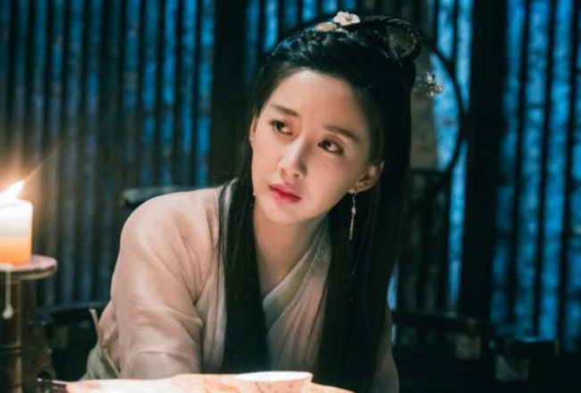 她是唐嫣版《何以笙箫默》里的漂亮配角，如今在《倚天》却无人识
