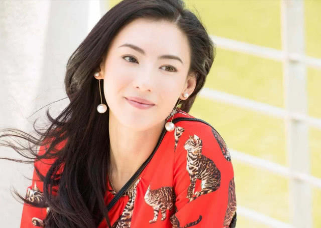 向华强太太怒怼张柏芝暗示三胎父亲是谁疑似讽刺张柏芝人品差