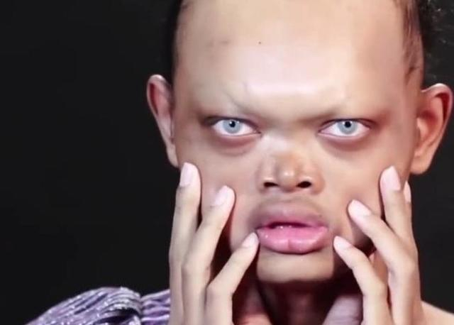 化妆堪比整容！奇丑男化妆变成美女，带上假发后，网友惊艳了！__财经头条