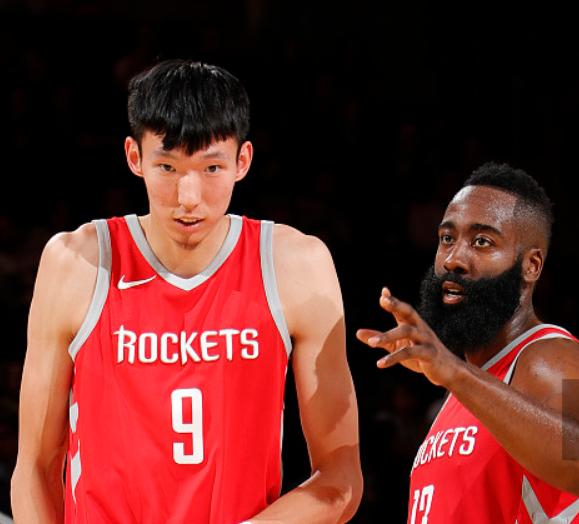 亚运夺金后争火箭轮换!周琦火速奔赴哈登训练营 1年无休致敬姚明