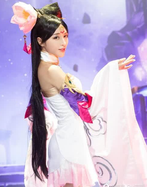腾讯系最美的Cos小姐姐:不管是貂蝉还是刀妹都很迷人|腾讯|小姐姐|貂蝉_新浪新闻