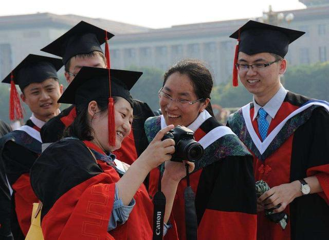 目前博士和硕士工资差不多,为什么还是很多人选择读博士?