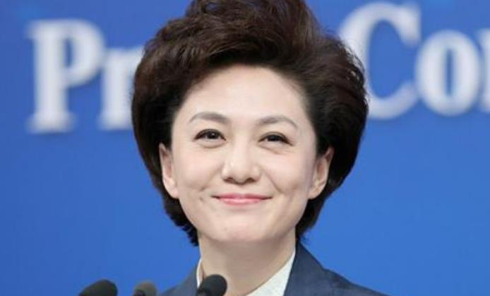 《新闻联播》主持人海霞近照曝光!丈夫是清华教授,女儿已长大!