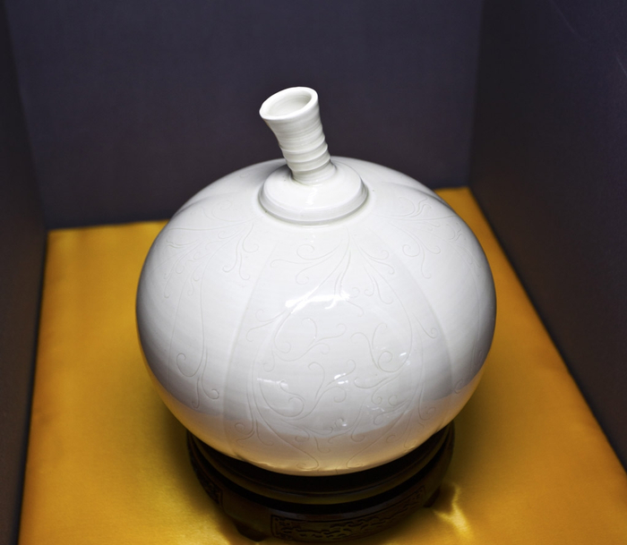 从仰韶的彩陶文化到宋代盛极一时的定窑,定瓷收藏家们追寻的珍宝|_新浪新闻