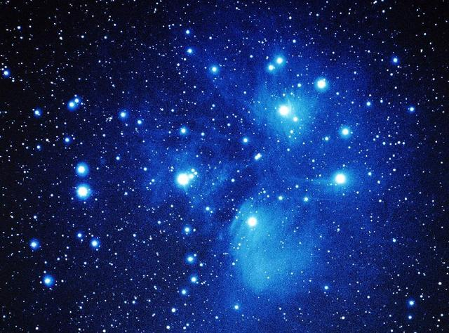 神秘的疏散星团之一:昴星团_新浪新闻