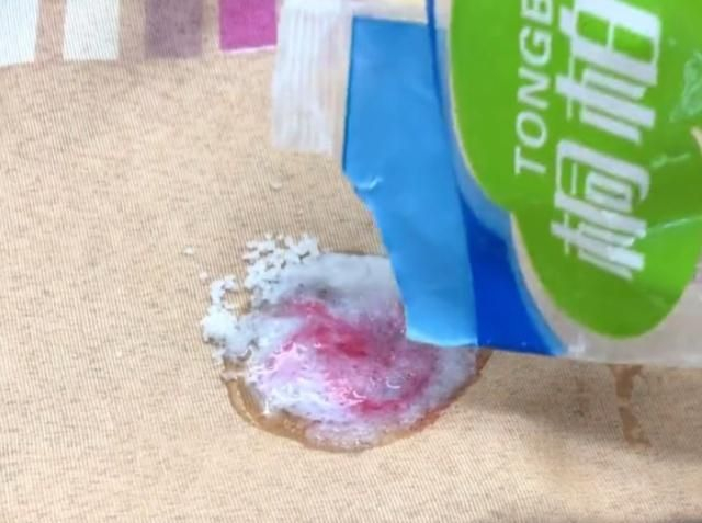 床单沾上血渍难清洗?只要用它搓几下,血渍全洗掉不留一点痕迹