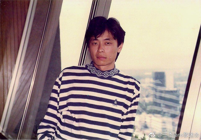 王杰去哪儿了？一条微博透露其行踪，原来他在干一件大事