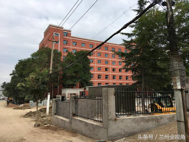 甘肃省经济学校搬迁后变身兰州一中 彭家坪再添一重量级中学_新浪新闻