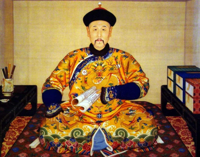朝会前，太监站在宫门前甩鞭子，明清两朝为何会有这样奇葩规定？