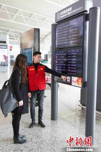 5G机场服务落地广州 岳联通 摄