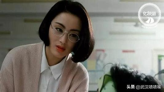 聊聊九十年代女神戴眼镜的经典时刻,美的才是真正的另有千秋